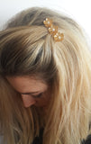 מסרקיה לשיער עם שלושה פרחים ופנינים - זהב